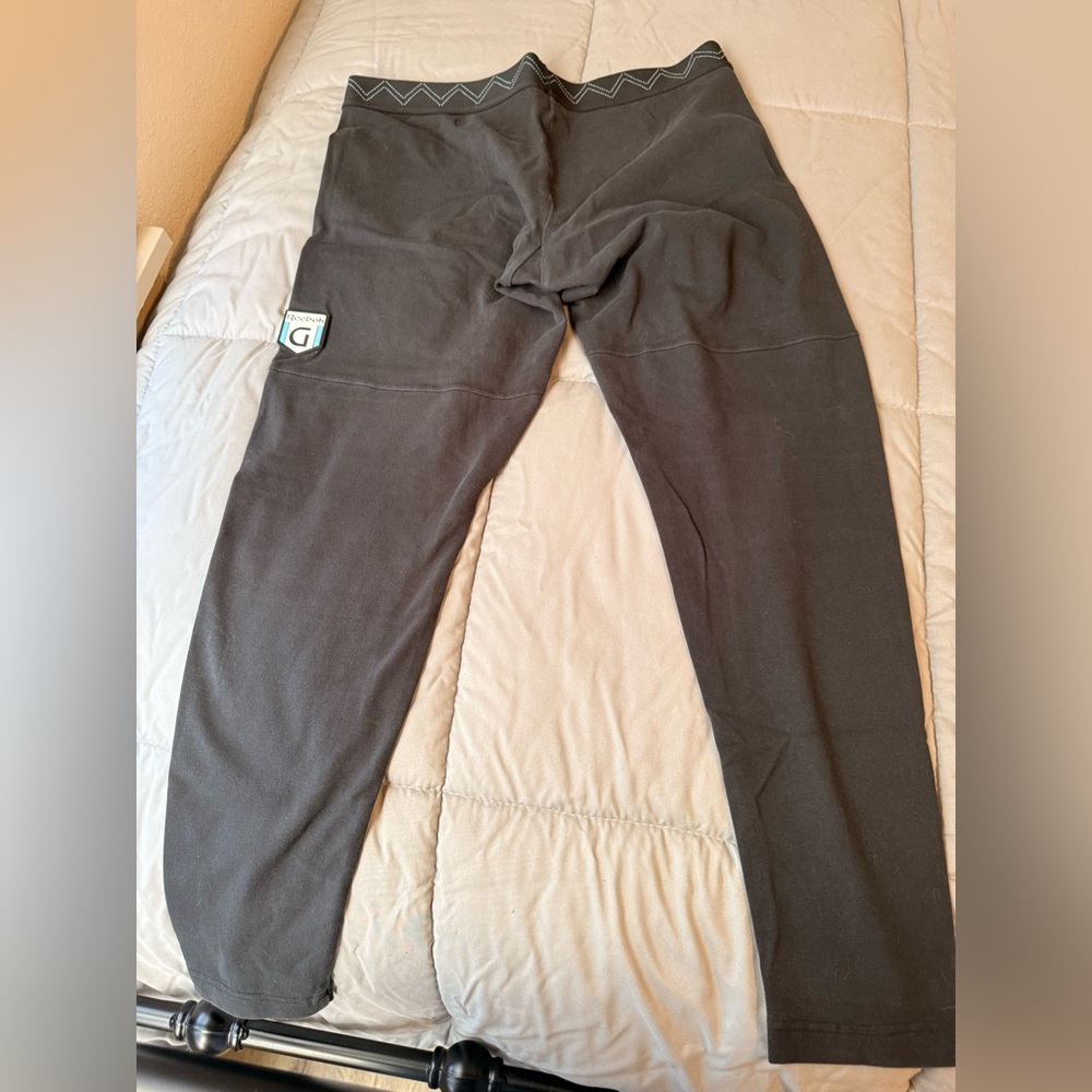 Reebok Black Leggings with Light Blue Waistband Detail - Picture 4 of 5
